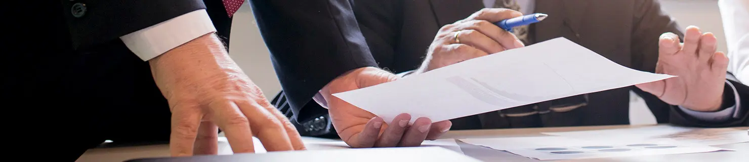 Lawyer giving legal advice to avoid the denaturalization process in the United States Lawyer giving legal advice to avoid the denaturalization process in the United States